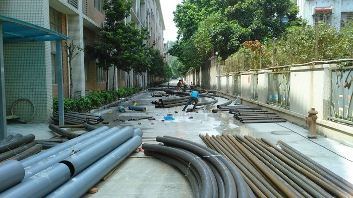 珠海五洲運(yùn)動場膜結(jié)構(gòu)體育看臺雨棚施工.jpg